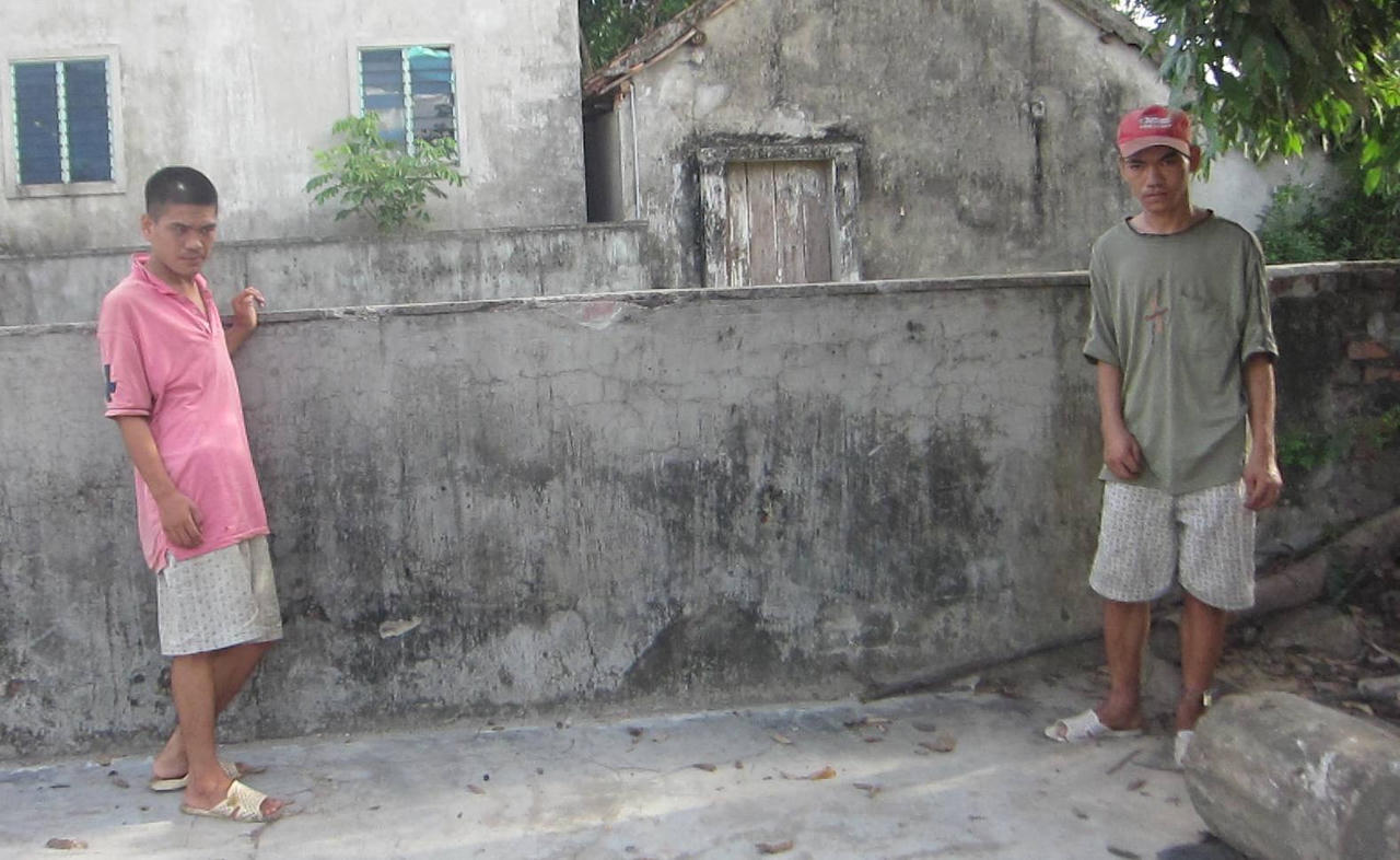 Hành động “cực chẳng đã” của người 20 năm khổ vì đàn con tâm thần