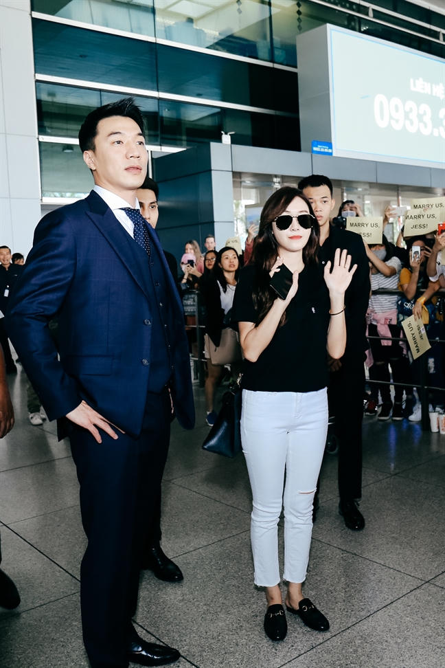 Thời trang sân bay của “nữ hoàng băng giá” Jessica