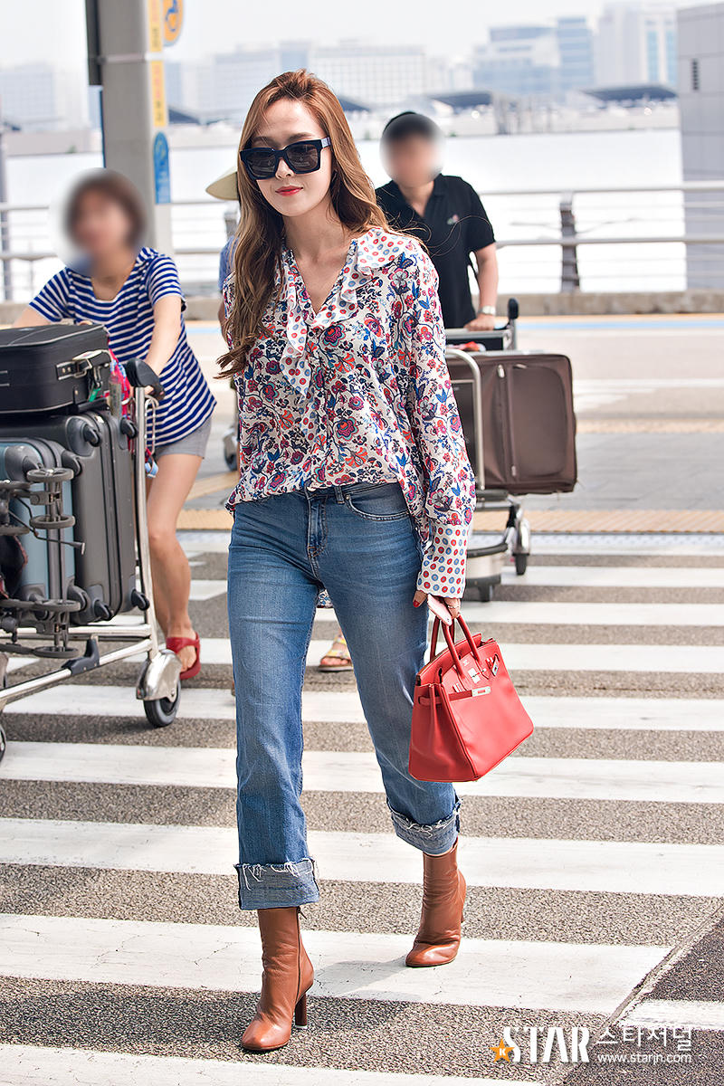 Thời trang sân bay của “nữ hoàng băng giá” Jessica