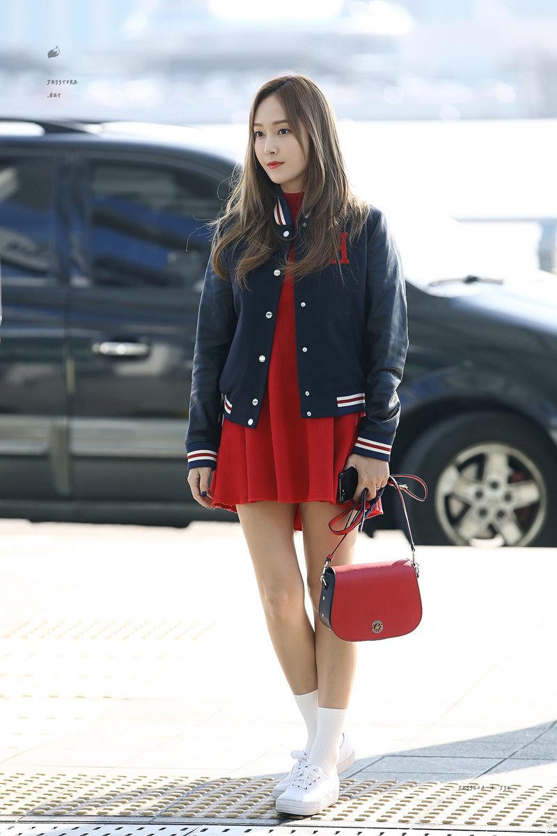 Thời trang sân bay của “nữ hoàng băng giá” Jessica