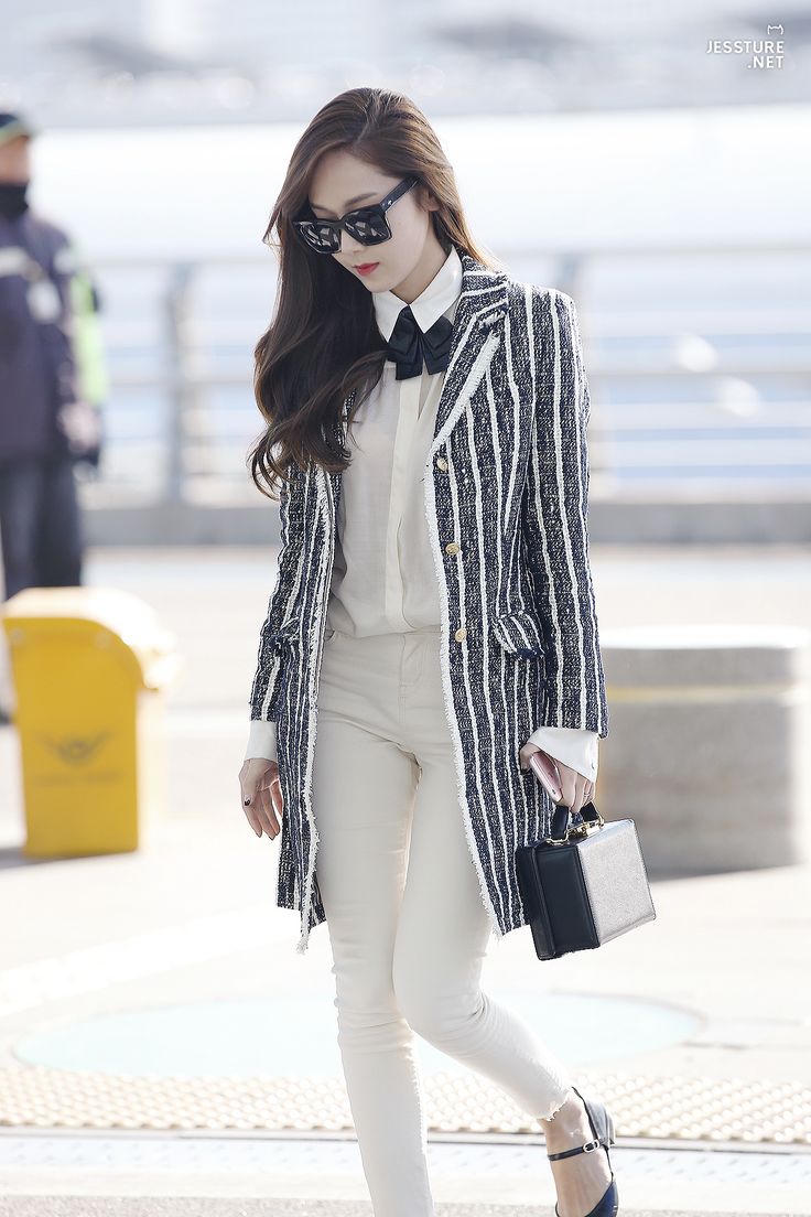 Thời trang sân bay của “nữ hoàng băng giá” Jessica