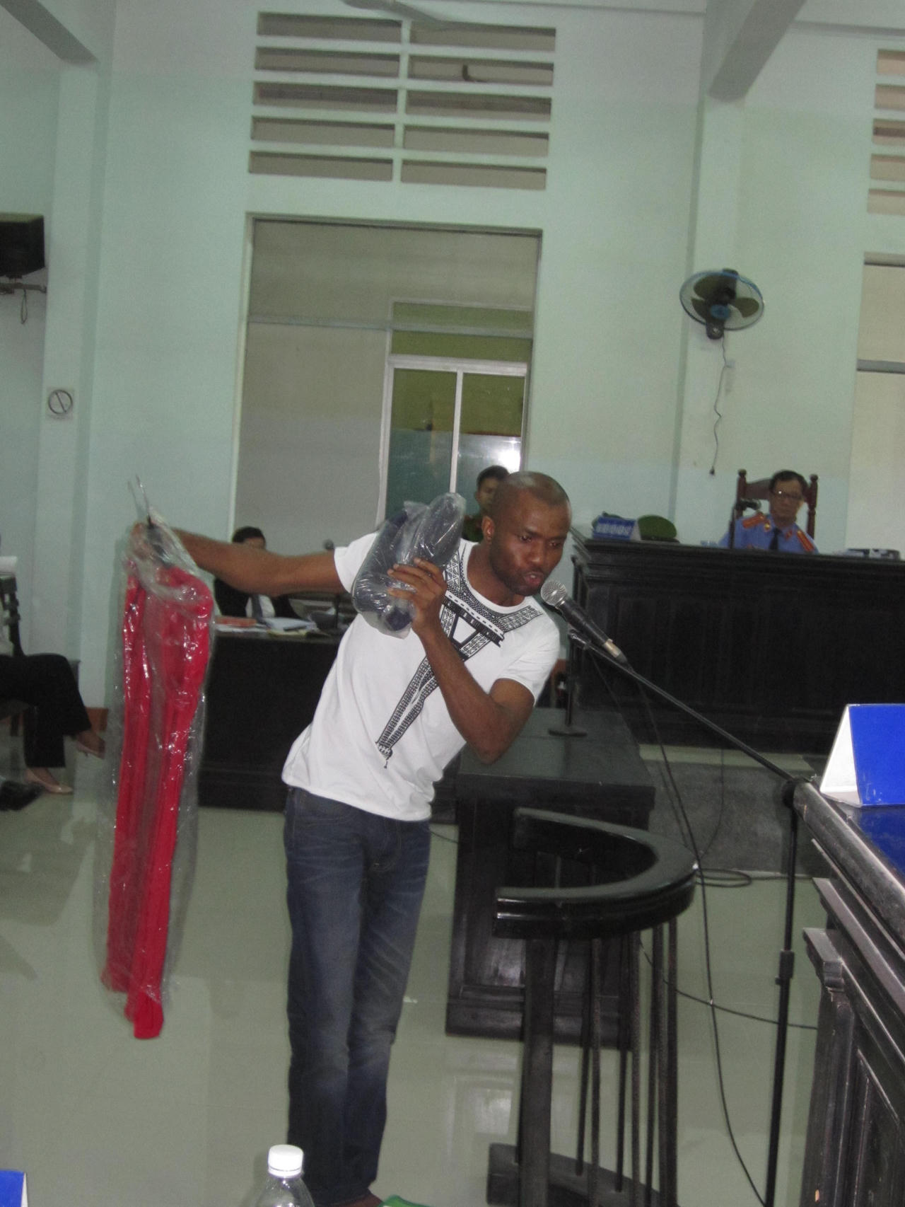 Đường dây ma túy điều khiển từ… trại giam