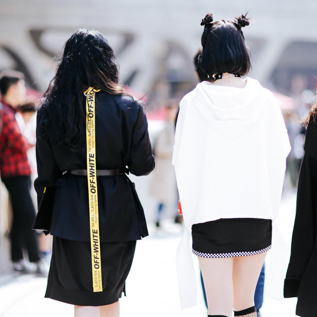 Kelbin Lei tiên phong với xu hướng dây đai Off White