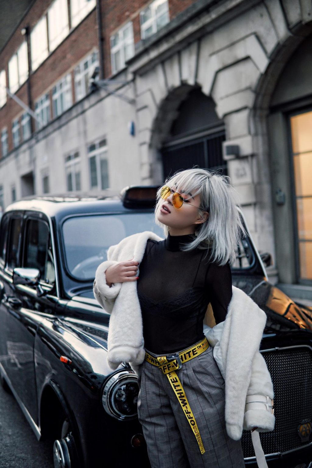 Kelbin Lei tiên phong với xu hướng dây đai Off White