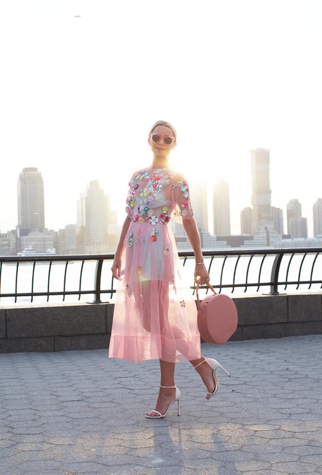 Thoi trang mau hong khong 'banh beo' nhu ban nghi