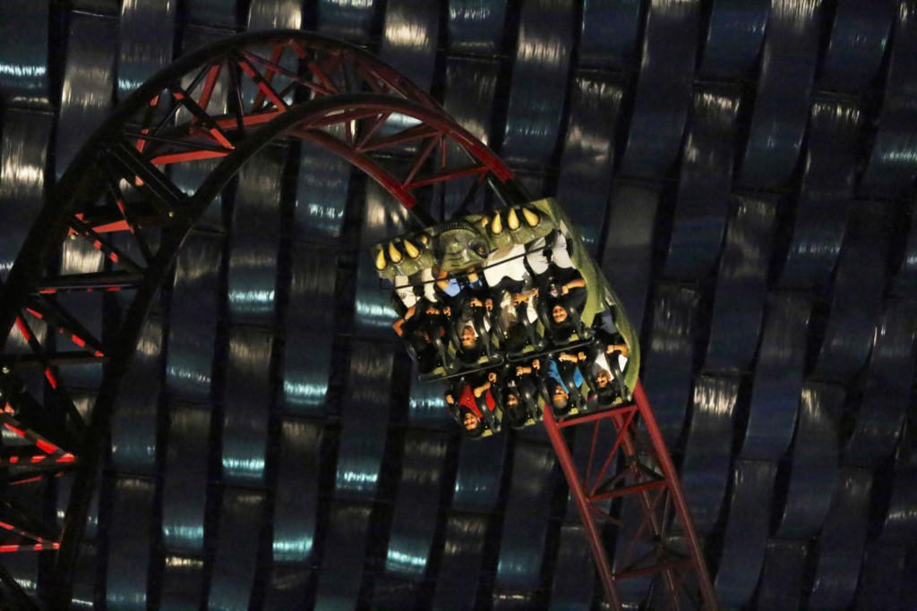 Ben trong cong vien giai tri trong nha 1 ty USD cua Dubai hinh anh 6