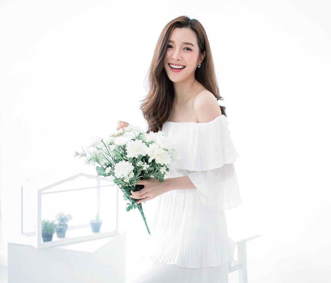 Libya vừa là fashion blogger, vừa là người mẫu chụp hình cho các thương hiệu thời trang do sở hữu vẻ đẹp thanh lịch, nữ tính cũng như vóc dáng nuột nà.