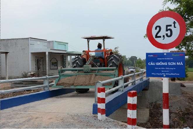 Nối những niềm vui đôi bờ