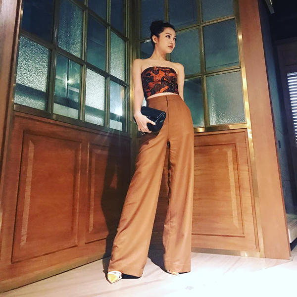 dien-ao-crop-top-chat-nhu-sao-viet-2