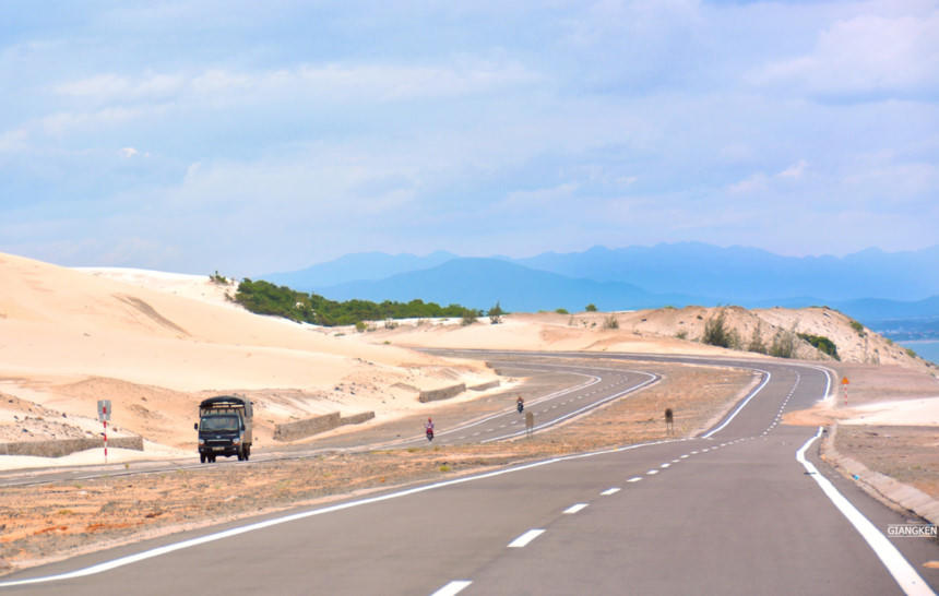 Mua he ruc lua tren cung duong bien dep nhat Viet Nam hinh anh 4