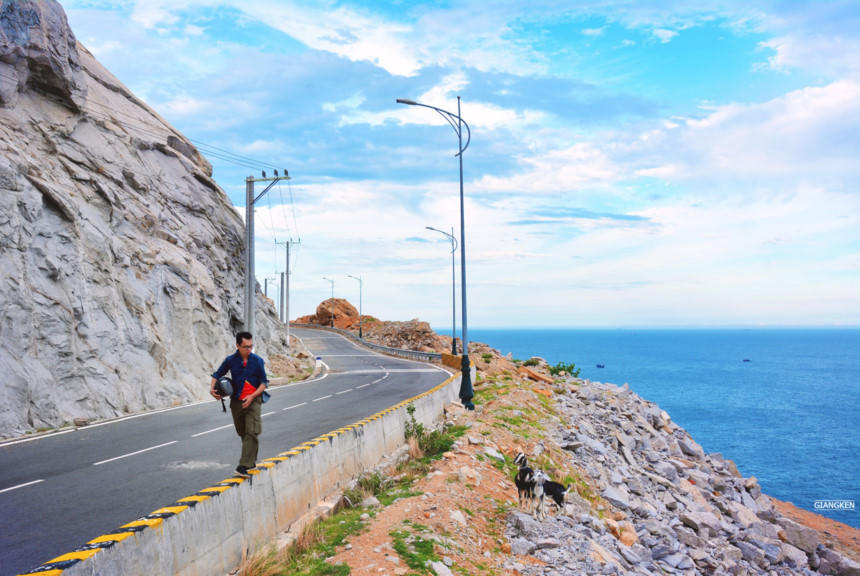 Mua he ruc lua tren cung duong bien dep nhat Viet Nam hinh anh 8