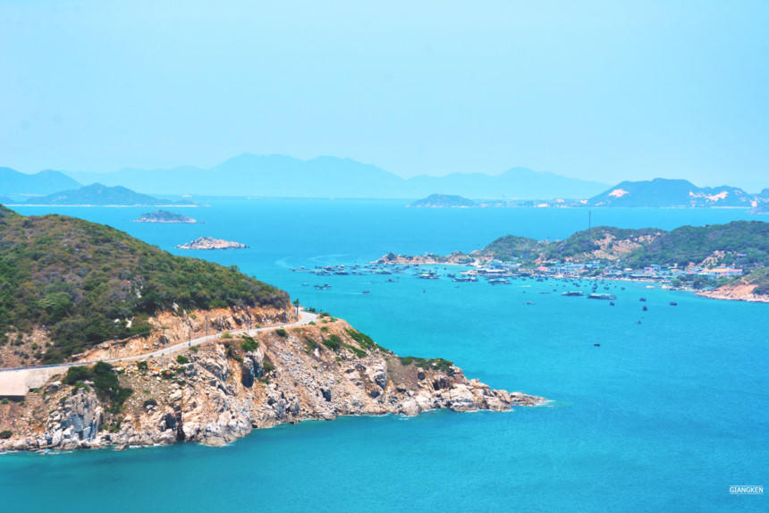 Mua he ruc lua tren cung duong bien dep nhat Viet Nam hinh anh 9