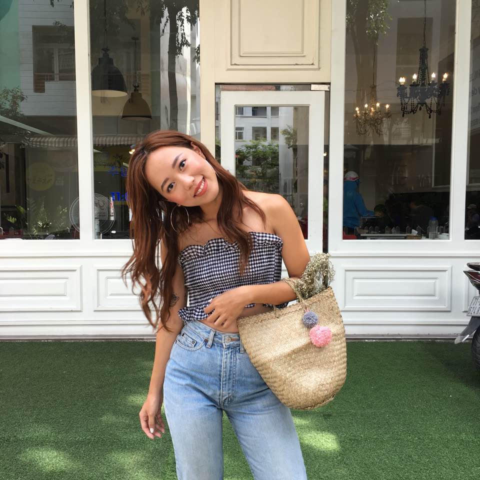 Fashionista Việt “rủ nhau” chọn sắc trắng-denim cho tủ đồ street style giữa tháng 7