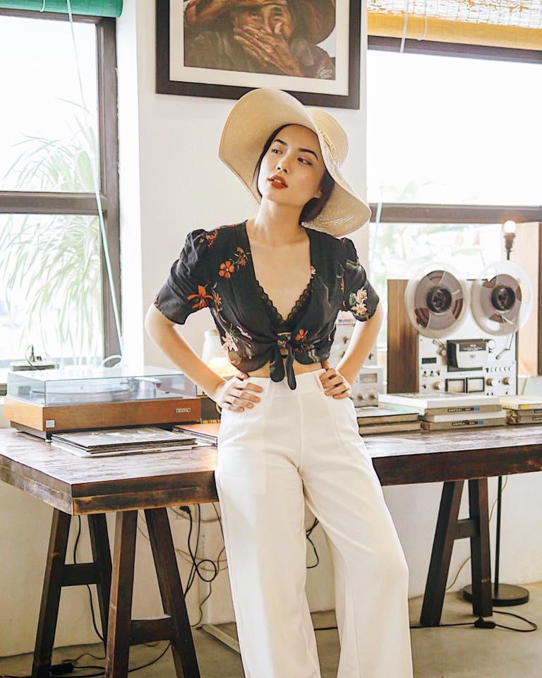 Fashionista Việt “rủ nhau” chọn sắc trắng-denim cho tủ đồ street style giữa tháng 7