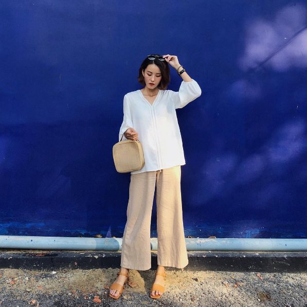 Fashionista Việt “rủ nhau” chọn sắc trắng-denim cho tủ đồ street style giữa tháng 7