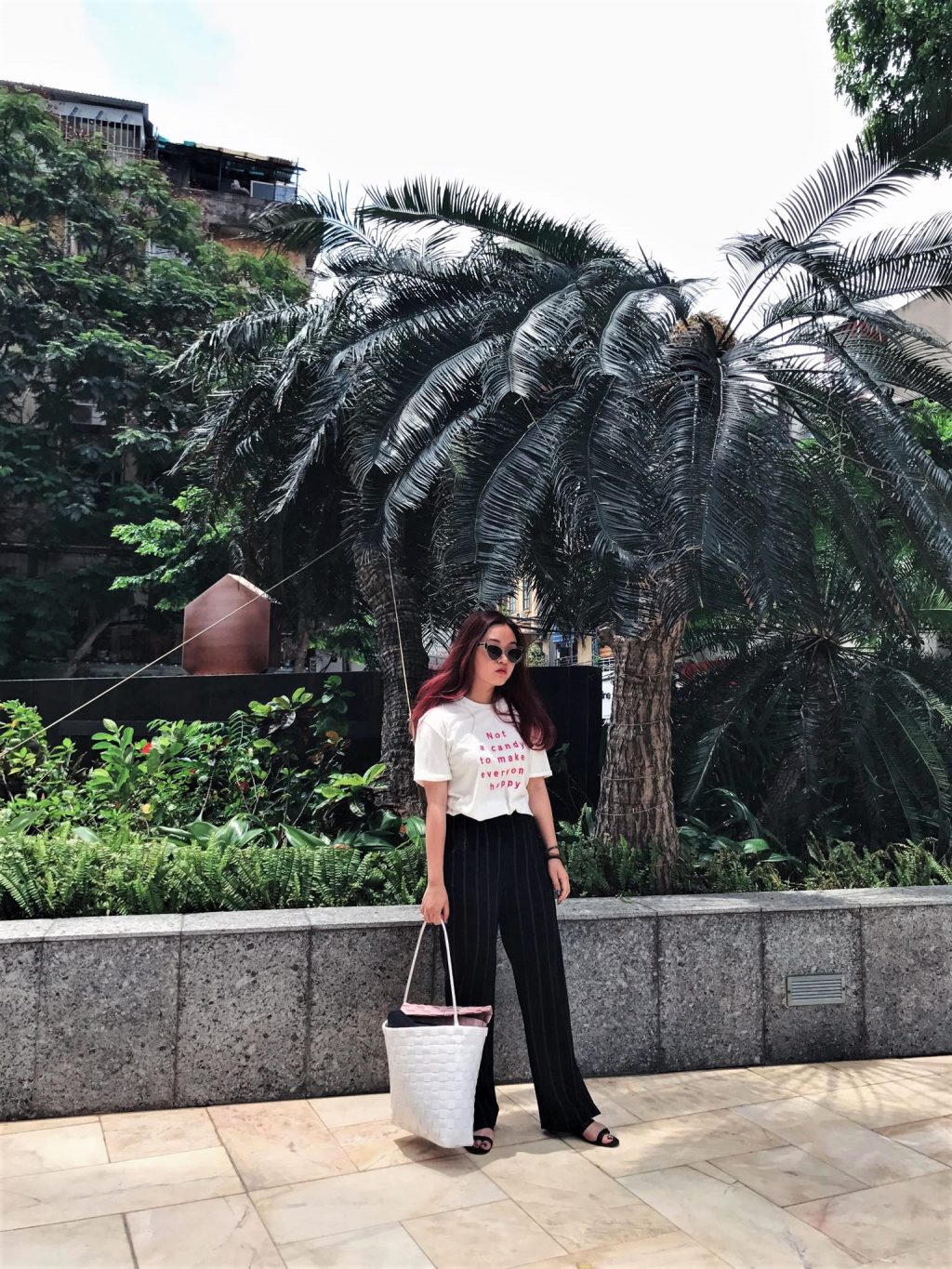 Fashionista Việt “rủ nhau” chọn sắc trắng-denim cho tủ đồ street style giữa tháng 7