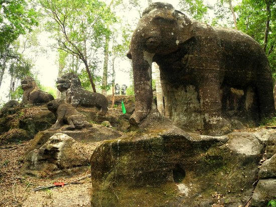 Lạc lối vào ngọn núi linh thiêng nhất ở Campuchia