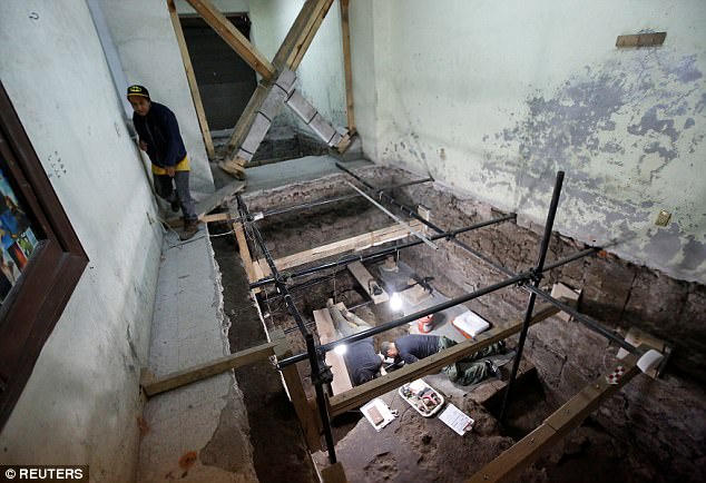 Choáng váng phát hiện tháp cổ được xây dựng bằng sọ người