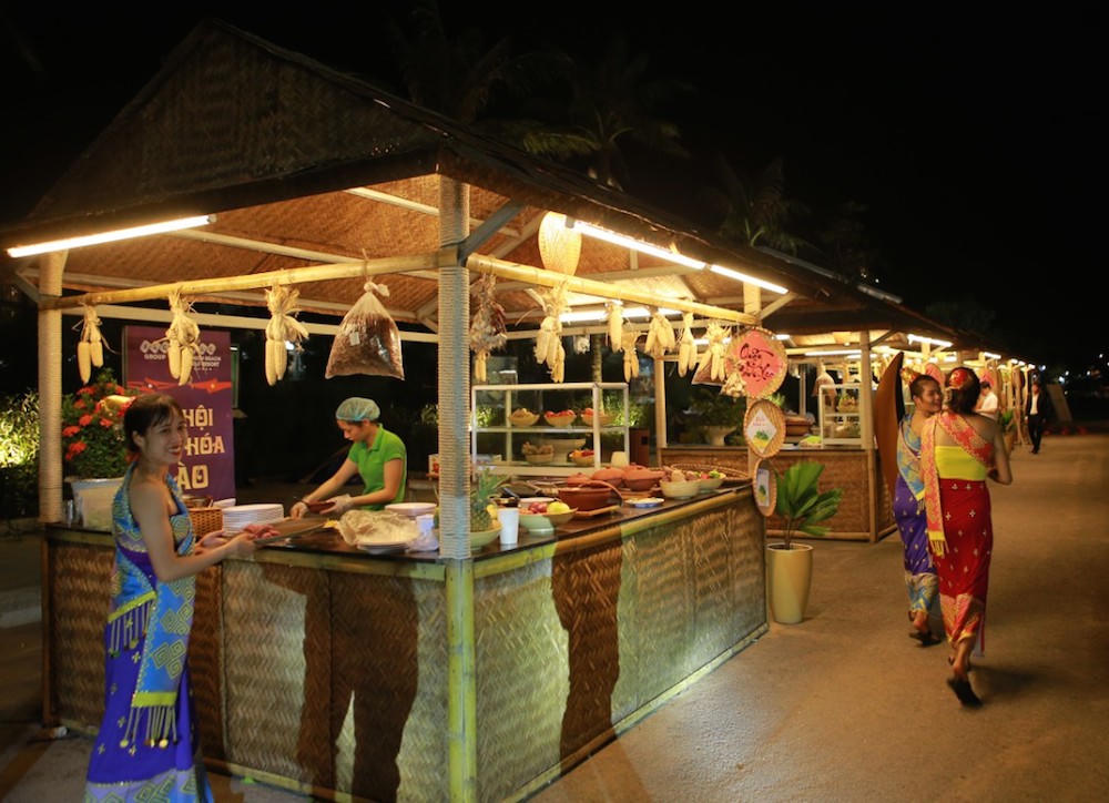 Lễ hội văn hóa Lào tại FLC Sầm Sơn thu hút 2.000 khách