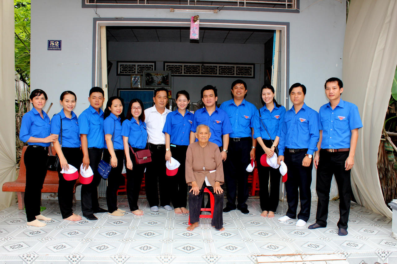 Agribank Tây Nam Bộ trao nhà tình nghĩa, tặng quà cho mẹ Việt Nam anh hùng