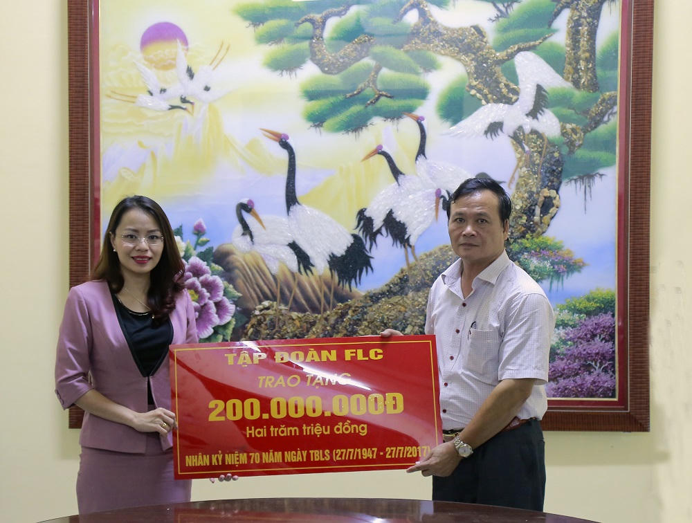 FLC kết hợp cùng Bệnh viện Hà Thành thăm khám và tặng quà người có công với cách mạng tại Vĩnh Tường