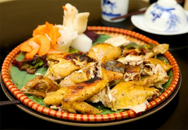 ga boc dat set - mon an cua ga an may len ban tiec hoang cung hinh anh 3