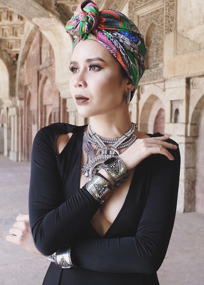 Lưu Hương Giang thay chín bộ đồ trong MV