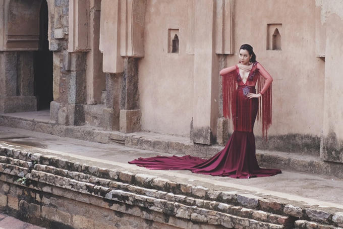 Lưu Hương Giang thay chín bộ đồ trong MV