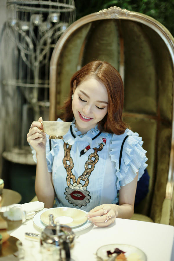 minh-hang-goi-y-mac-dep-di-tra-chieu-7