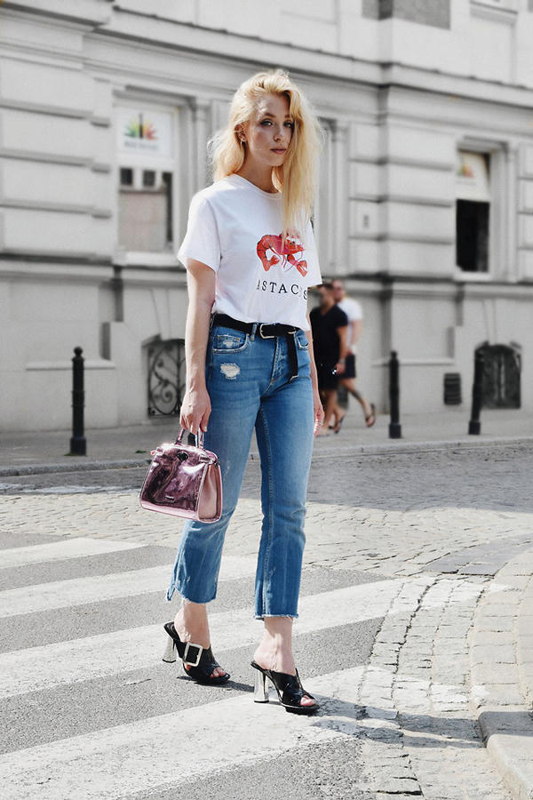 phoi-do-linh-hoat-cung-mau-ao-thun-don-gian-4