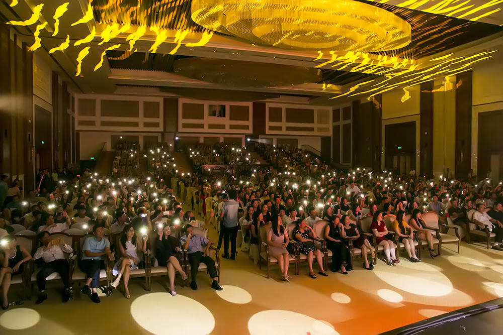 Bằng Kiều - Minh Tuyết “đốt cháy” sân khấu FLC Sầm Sơn 