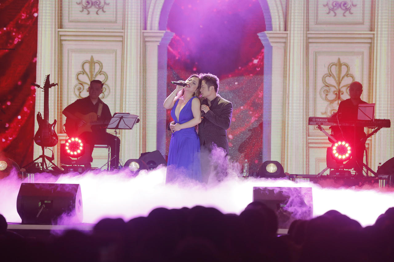 Bằng Kiều - Minh Tuyết “đốt cháy” sân khấu FLC Sầm Sơn 