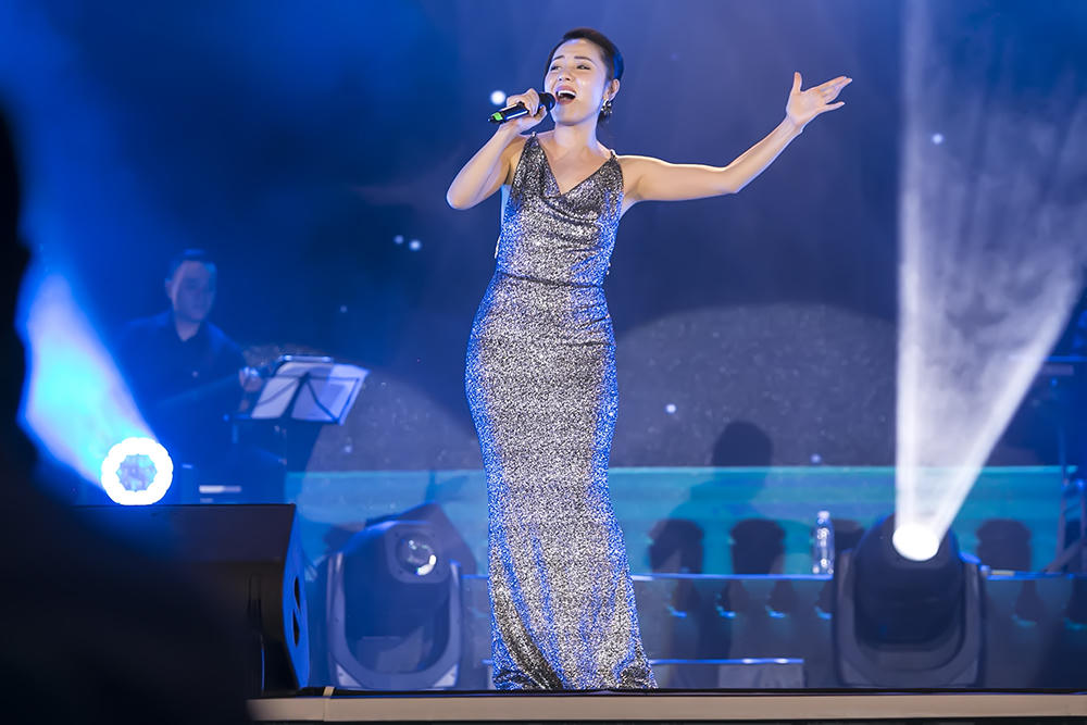 Bằng Kiều - Minh Tuyết “đốt cháy” sân khấu FLC Sầm Sơn 