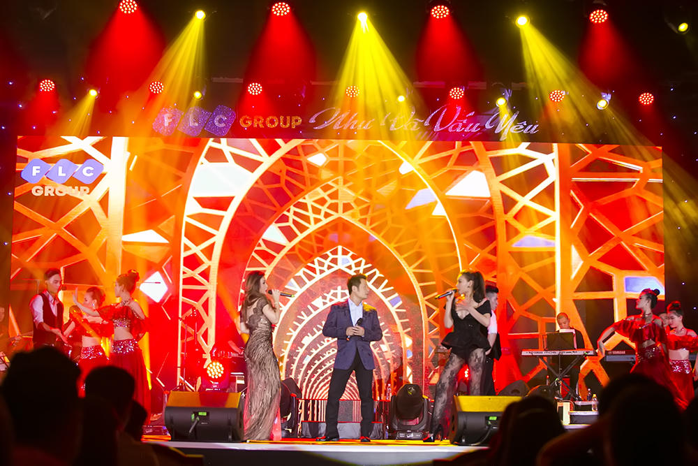 Bằng Kiều - Minh Tuyết “đốt cháy” sân khấu FLC Sầm Sơn 