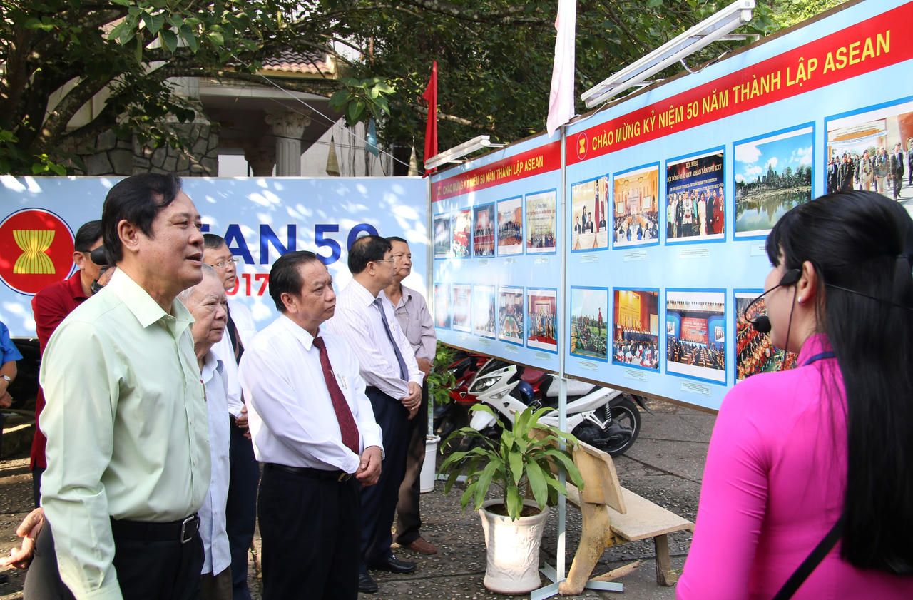 Cần Thơ: Triển lãm chào mừng Quốc khánh và thành lập ASEAN