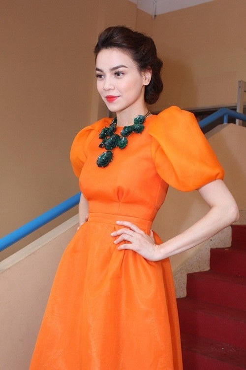 Hồ Ngọc Hà - mỹ nhân nghiện váy áo tay phồng thập niên 1980