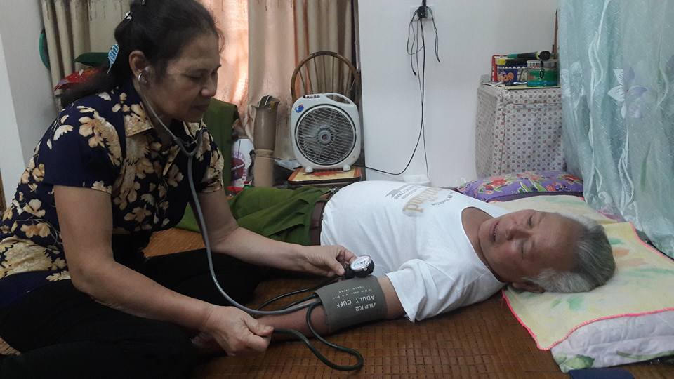 Cổ tích tình yêu của nữ y tá và người thương binh mất 71% sức khỏe