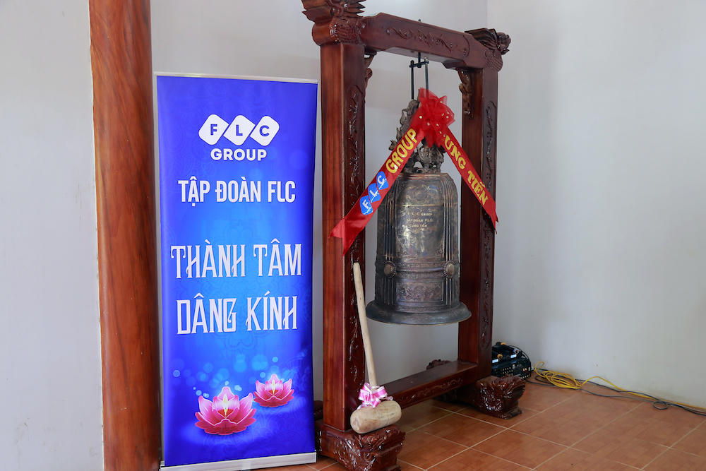 Tặng chuông khánh Khu di tích lịch sử Nà Tu