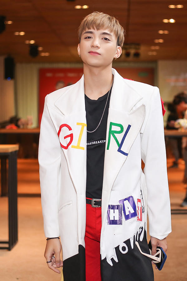 soobin-hoang-son-an-mac-ngay-cang-quai-11