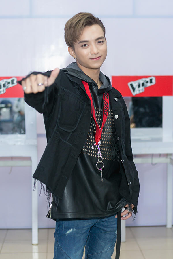 soobin-hoang-son-an-mac-ngay-cang-quai-8