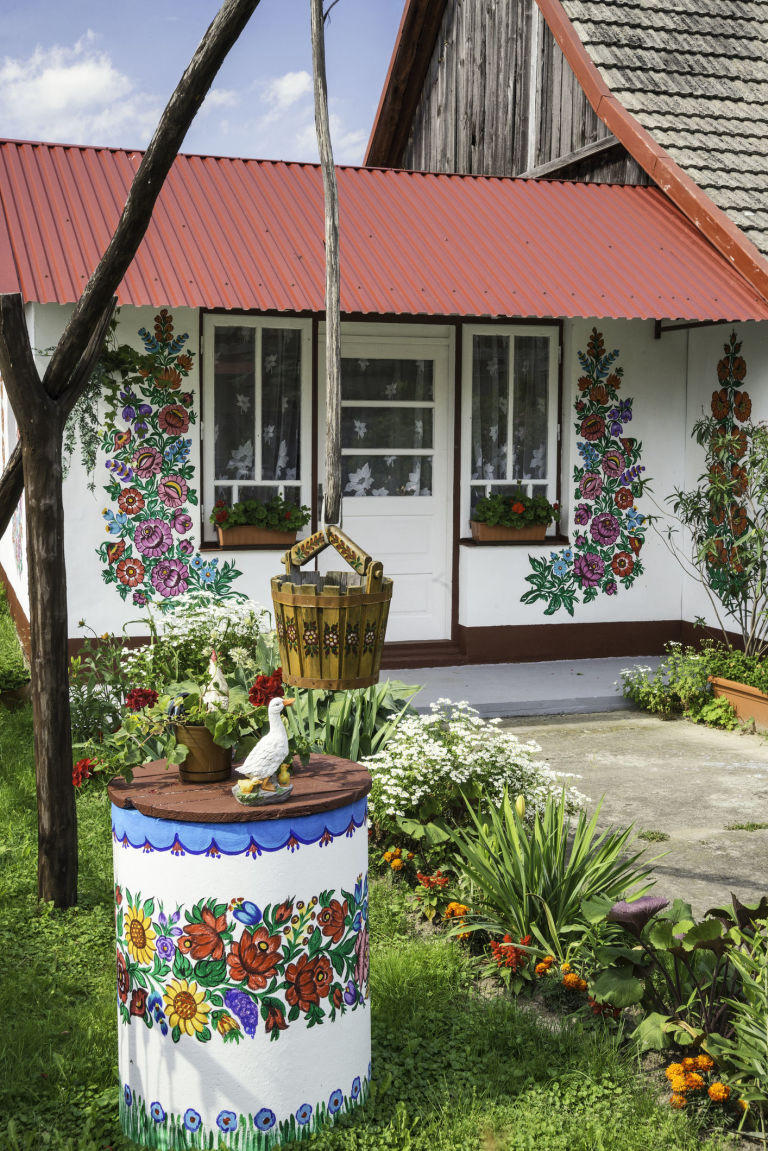 Độc đáo ngôi làng cổ “trăm hoa đua nở”