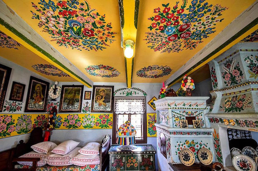 Độc đáo ngôi làng cổ “trăm hoa đua nở”