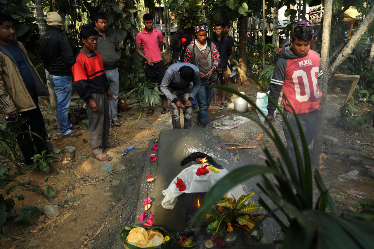 Bí ẩn ngôi làng mắc bệnh máu hiếm gặp