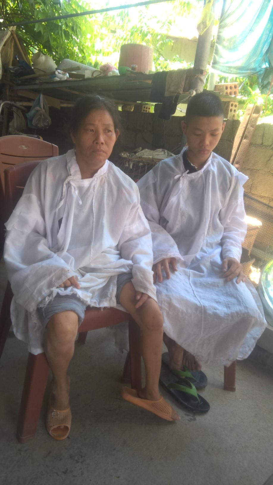 Thương vợ, người đàn ông trói chân tự thiêu trong nhà tắm?