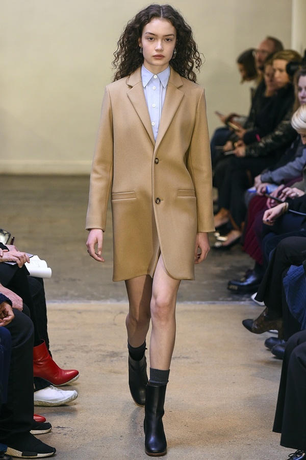 Phong cách học đường trở lại vào mùa mốt Thu Đông 2017