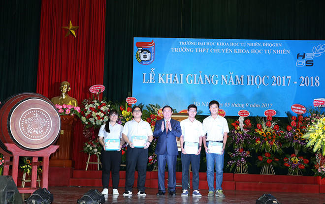 Phó Thủ tướng về các tỉnh, thành đánh trống khai trường 