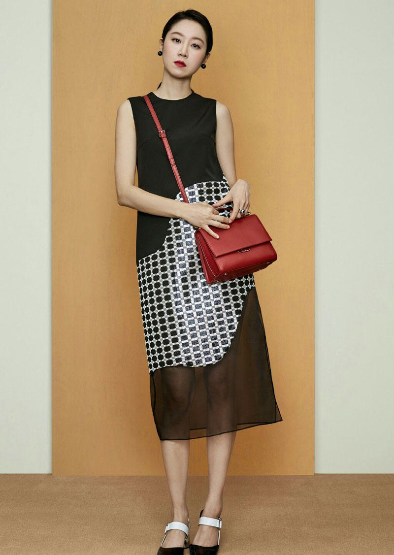 Phong cách U40 sành điệu của nàng thơ thời trang Gong Hyo Jin