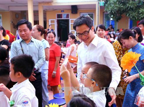 Phó Thủ tướng về các tỉnh, thành đánh trống khai trường 