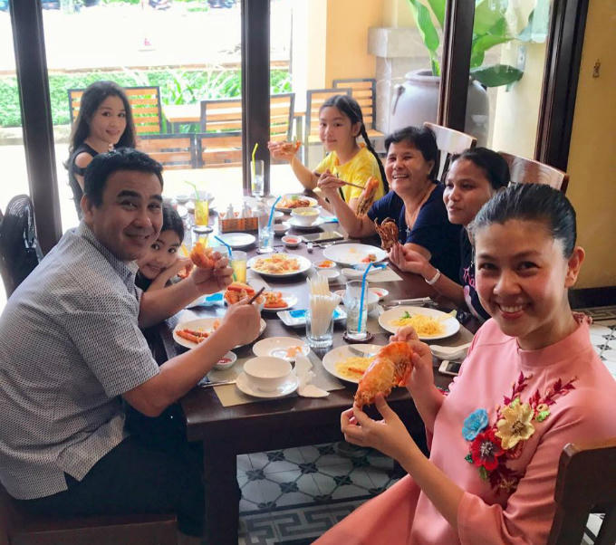 nhung-nha-hang-quan-an-dong-khach-cua-sao-viet-o-sai-gon-12