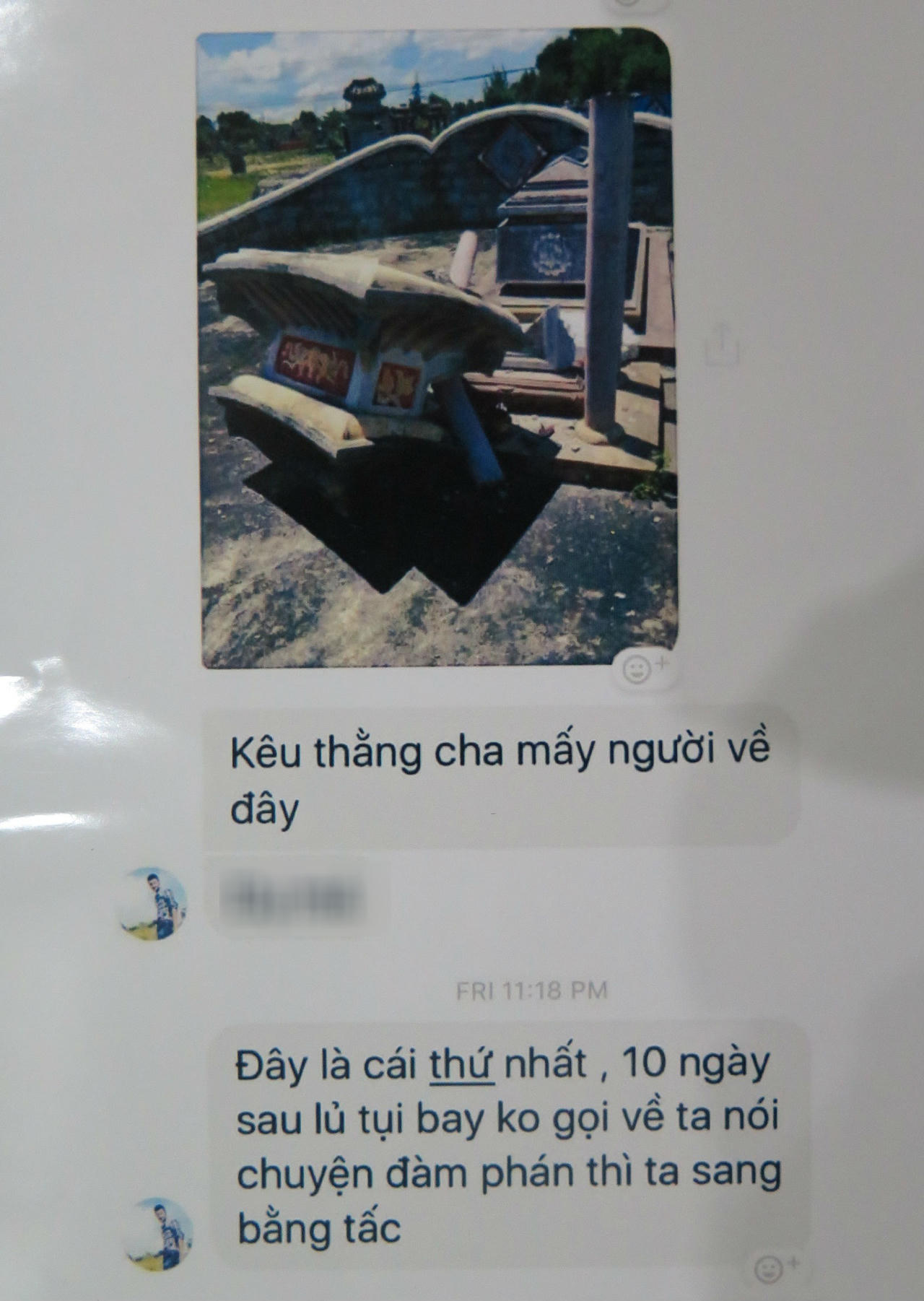 Xin tiền không được, cháu đích tôn lấy di ảnh, đập phá mồ mả tổ tiên